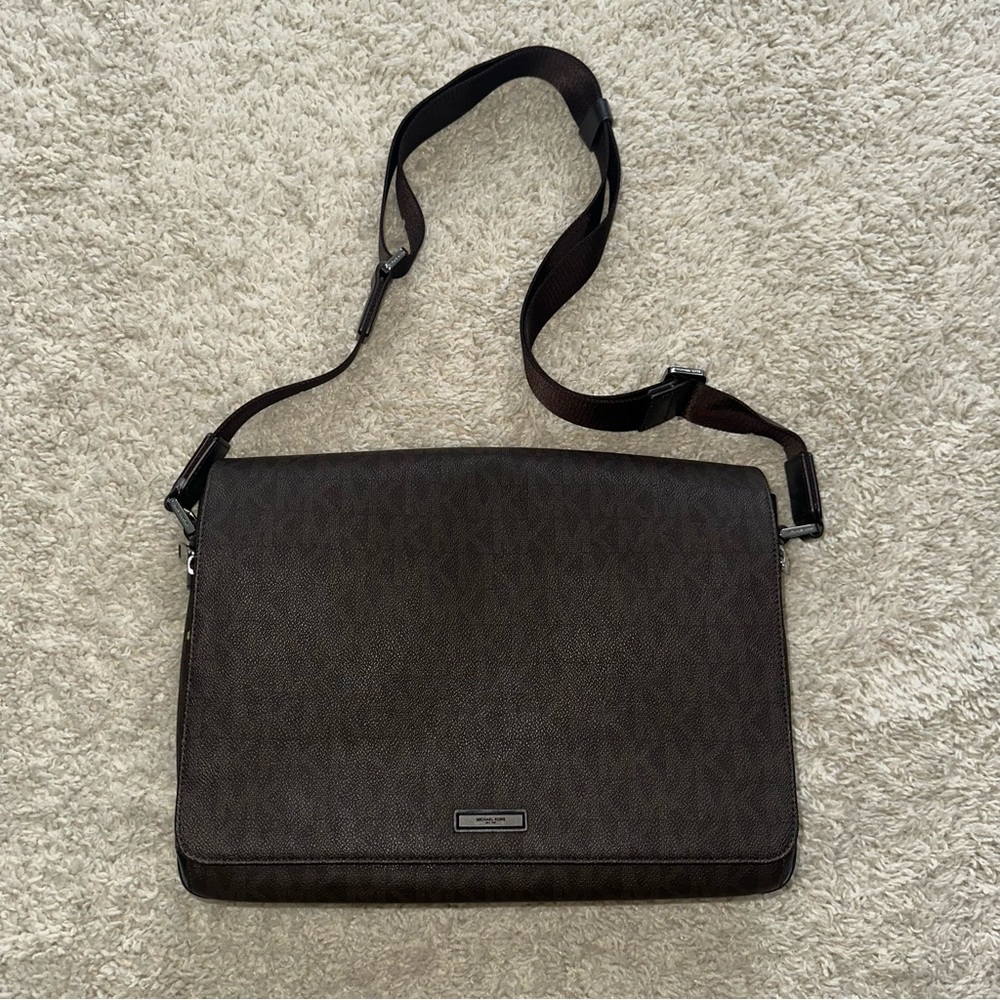 Michael Kors messenger/satchel bag in Brown